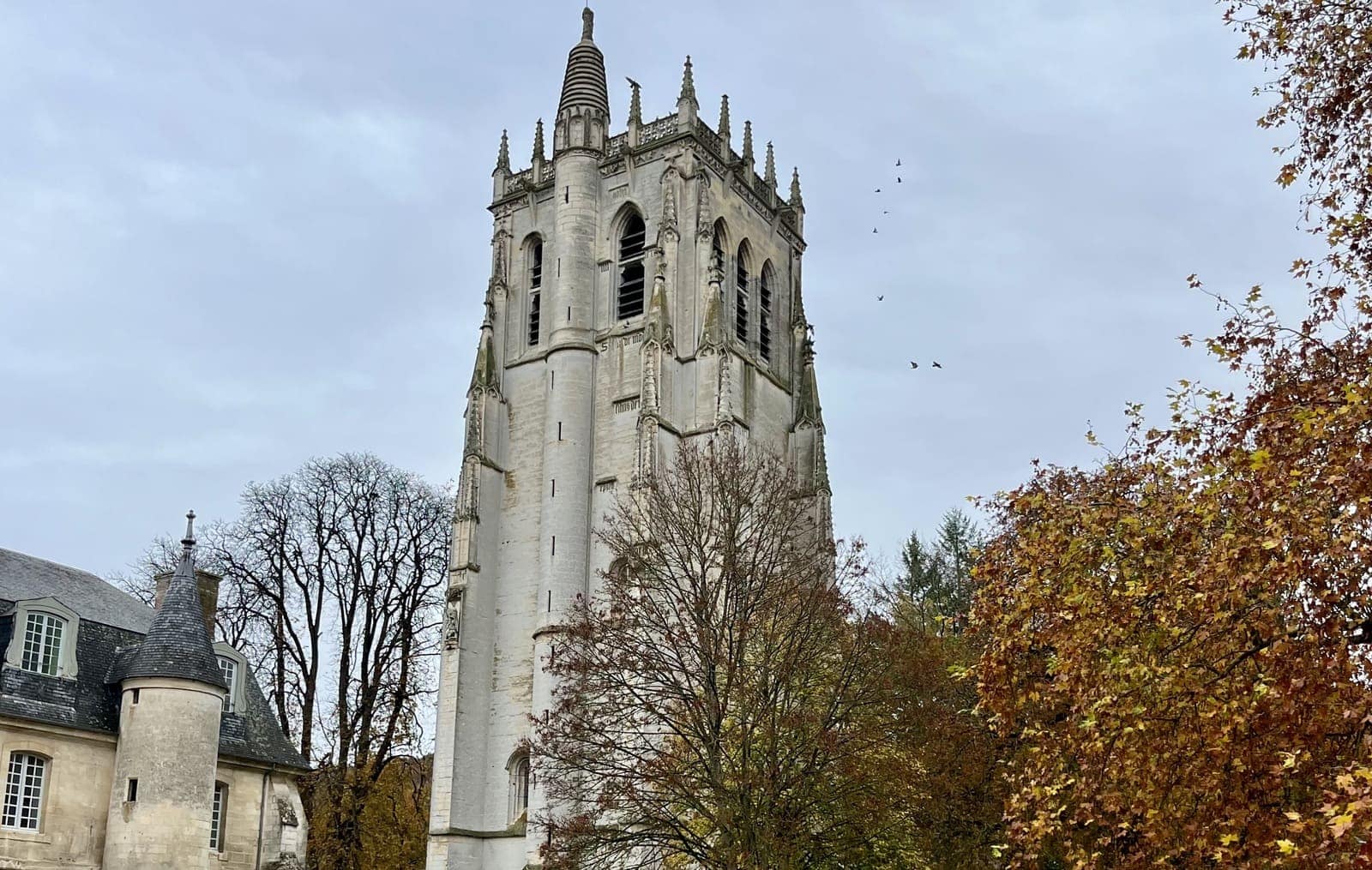 la tour saint Nicolas de l'abbaye du Bec Hellouin